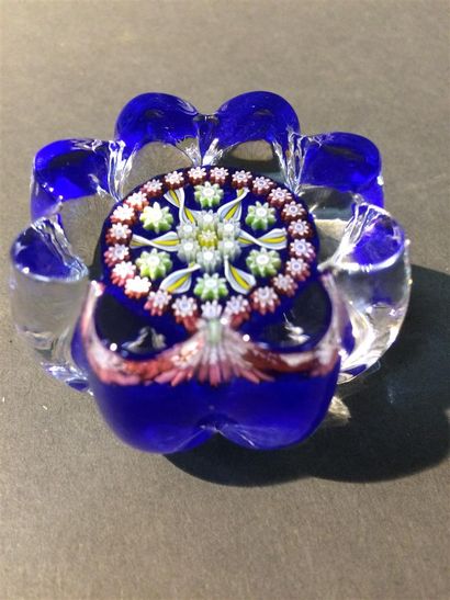 null Boule de sulfure en cristal en forme de fleur
D : 5 cm