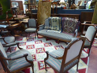 null Salon de style Louis XVI comprenant une banquette, trois fauteuils et deux ...