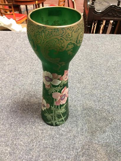 null Vase en verre émaillé vert
H : 40cm