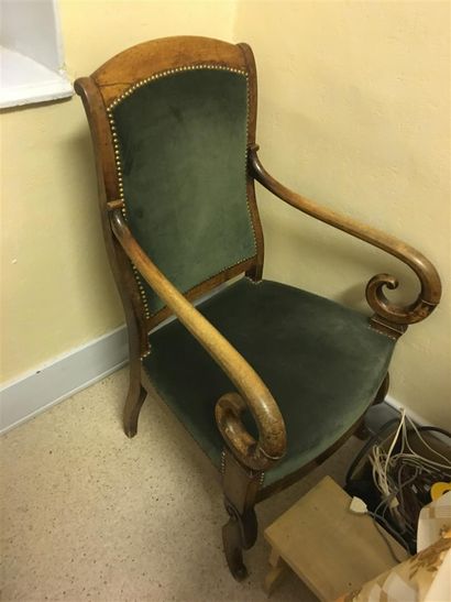 null Fauteuil à crosse XIXè velours vert petit défaut de placage