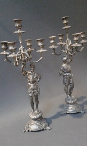 null Paire de candélabres en marbre blanc en forme de soldats vénitiens
H: 57 cm