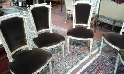 null Six chaises en bois laqué style Louis XVI
très bon état