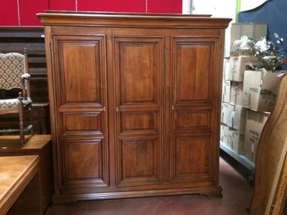 null Armoire en bois naturel trois portes