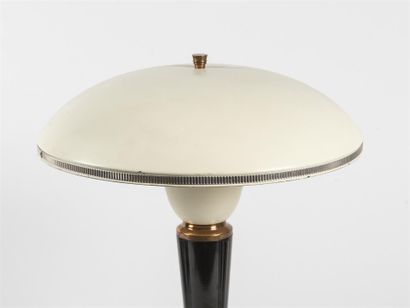 null Établissements JUMO (XX ème)
Lampe de table Modèle 320, corps et socle en bakélite,...