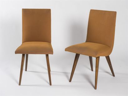 null Travail français 1950
Suite de deux chaises, piètement en chêne massif de forme...