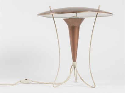 null Travail hollandais 1950
Lampe de table en métal laqué blanc à réflecteur conique.
Circa...