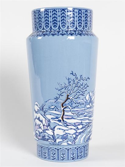 null LONGWY (XX éme) 
Vase de forme légèrement conique N° 2045 en céramique émaillé...