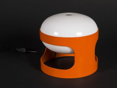 null Joe COLOMBO (1930-1971) 
Lampe de bureau Modèle KD 27 en plastique abs orange...