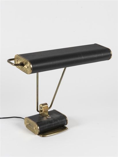 null Eileen GRAY (1878-1976) 
Lampe à poser en métal laqué noir et métal doré. 
Edition...