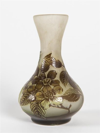 null Travail Nancy 1940
Vase de forme pansue à col très ouvert en verre multicouches...