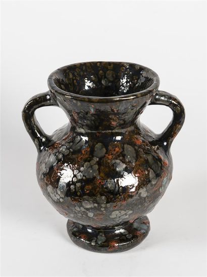 null Céramique VALLAURIS
Vases à deux anses supérieures de forme pansue sur piédouche...