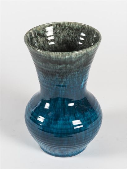 null ACCOLAY (XX ème)
Vase en terre chamottée de forme pansue à col ouvert émaillé...