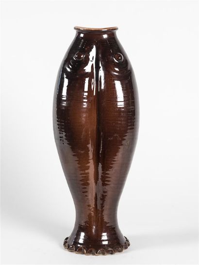 null Travail français 1960
Grand vase en terre cuite émaillée et vernissée marron...