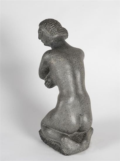 null Georges SALENDRE (1890-1985) 
Femme nue agenouillée, les bras croisés 
Sculpture...