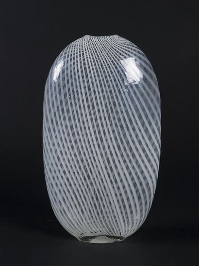 null Dino MARTENS (1894-1970) Attribué à
Aureliano Toso
Vase en verre de Murano soufflé...