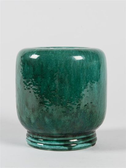 null Paul-Ami Bonifas (1893-1967)
Vase de forme ovoïde sur pied talon strié en céramique...