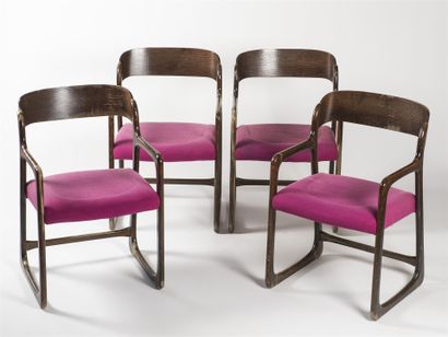 null BAUMANN (XX EME)
Suite de six chaises en chêne teinté modèle traîneau, assise...