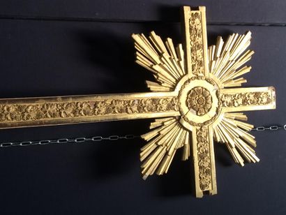 null Croix de procession en bois et stuc doré 
accidents et manques