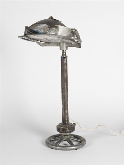 null TROPHY 1930
Projecteur de radiologie montée en lampe de table en fonte.
Plaquette...
