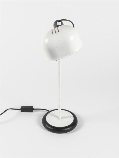 null Travail italien 1970
Lampe de table en métal laqué blanc, réflecteur à hauteur...