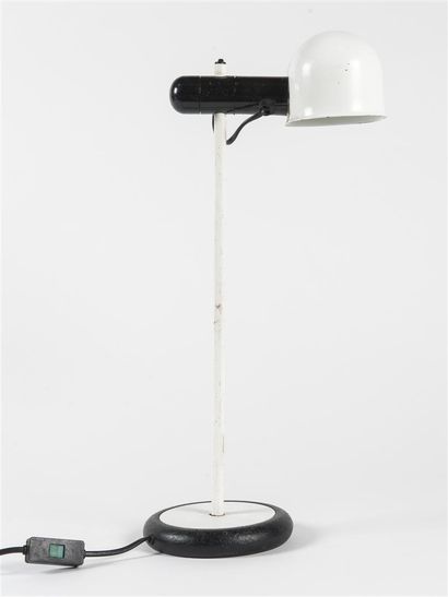 null Travail italien 1970
Lampe de table en métal laqué blanc, réflecteur à hauteur...