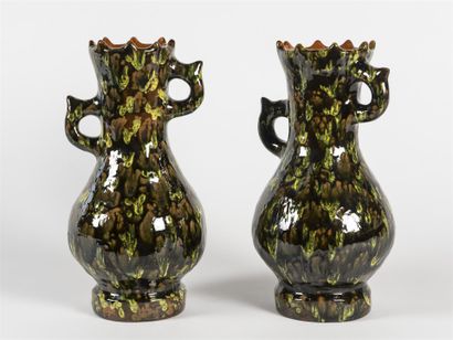 null Céramique Vallauris
Paire de vases à deux anses supérieures à col ouvert en...