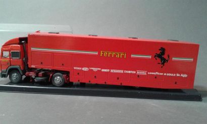 null OLD CARS Camion IVECO marqué Ferrari, 
Echelle 1/43
très bon état dans boit...