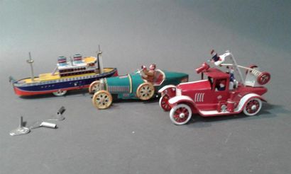 null Trois rééditions de jouets en tôle lithographiée : bâteau, voiture, camion de...