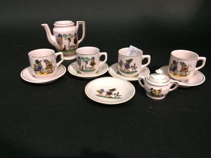 null Service à thé en porcelaine lithographiée comprenant quatre tasses et sous tasses,...