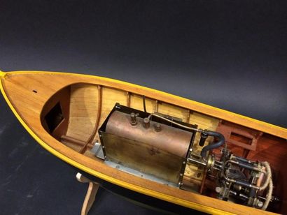 null Importante maquette de bateau en bois avec un moteur à vapeur
L: 92 cm