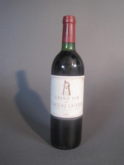 null 1 B CHÂTEAU LATOUR (B.G.-; e.t.h. légères; 1 accroc bas capsule) GCC1 Pauillac...