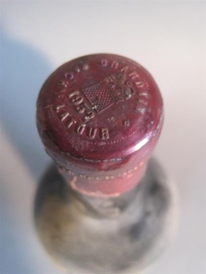 null 1 Mag CHÂTEAU LATOUR (T.L.B; e.t.a. mais lisible; capsule courte estampée; bel...