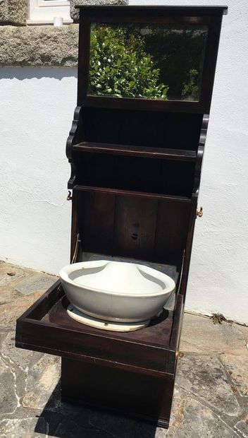 null Meuble de toilette de paquebot en bois, un compartiment découvre un bidet 
19ème...
