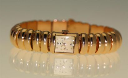 null ROLEX. Bracelet montre de dame des années 1950 en or rose (750) 18K. Mouvement...