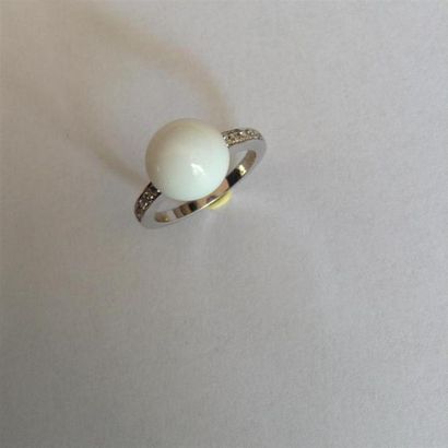 null Bague en or blanc (750) 18K anneau serti de diamants avec une perle blanche...