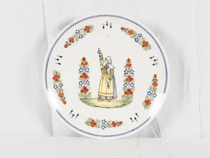 null HENRIOT QUIMPER, 
Plat circulaire en faïence
Diam : 42 cm