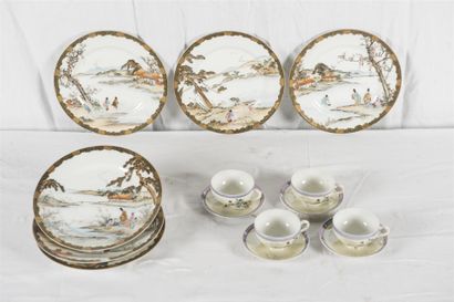 null Six assiettes et quatre tasses et sous tasses en porcelaine