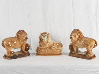 null Trois lions en céramique émaillée
H : 30 L : 32 cm