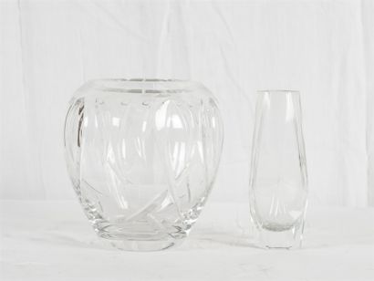 null Vase en cristal taillé et un autre vase en cristal
Bohême moderne
