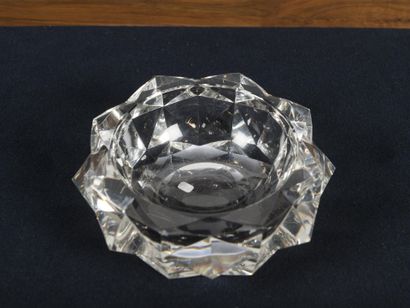 null BACARAT, Cendrier en cristal taillé
Diam : 20 cm