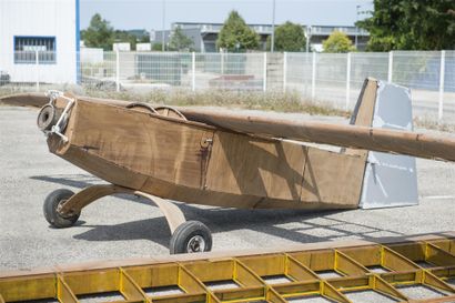 null Avion biplan en bois à manque le moteur entoilage à réaliser 
H : 122 - L des...
