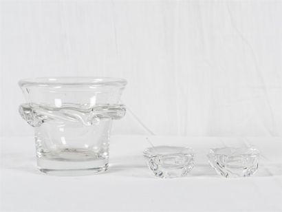 null DAUM, vase en forme libre en cristal et deux salerons en cristal dans leur boite
H :...