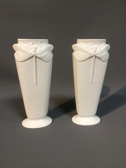 null CHRISTOFLE Paire de vases en biscuit modèle libellule
reproduction d'un vase...