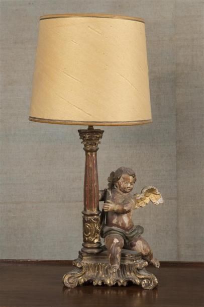 null Lampe en bois doré et laqué à décor d'angelot doré
18ème siècle
H : 45 - L :...