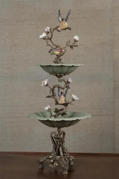 null Centre de table en bronze et porcelaine celadon à décor d'oiseaux
Epoque Napoléon...