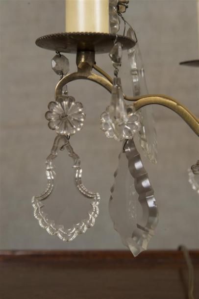 null Girandole à quatre lumières en laiton et cristal
19ème siècle, style Louis XV
H...