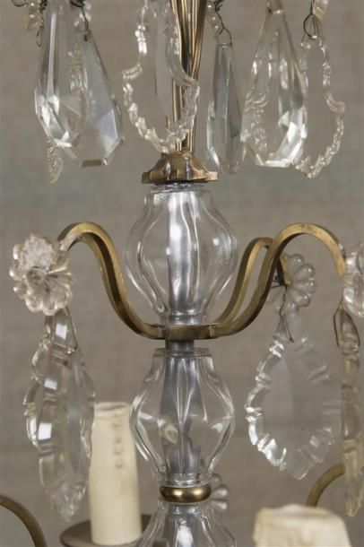 null Girandole à quatre lumières en laiton et cristal
19ème siècle, style Louis XV
H...