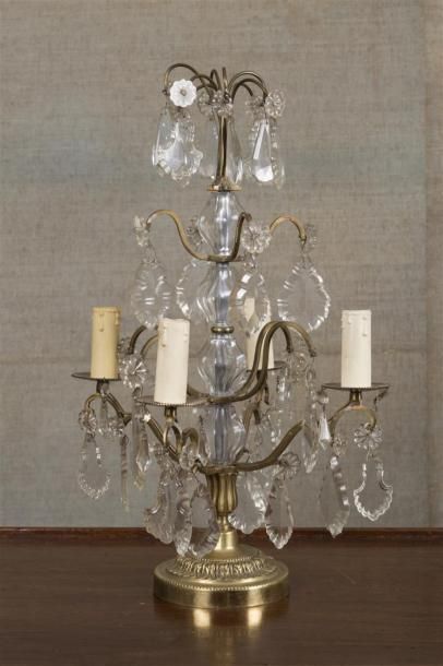 null Girandole à quatre lumières en laiton et cristal
19ème siècle, style Louis XV
H...