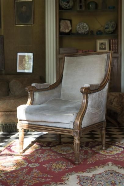 null Paire de fauteuils à dossier carré en bois 
Style Louis XVI
H : 93 - L : 62...