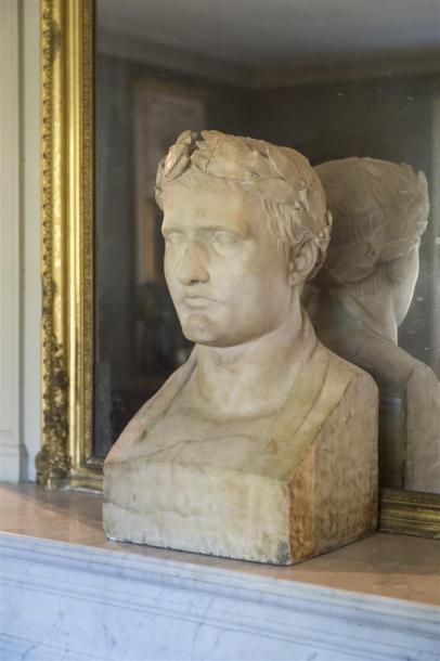 null D'après CHAUDET Buste en marbre de Carrare, Napoléon 
Lauré
(petits éclats sur...